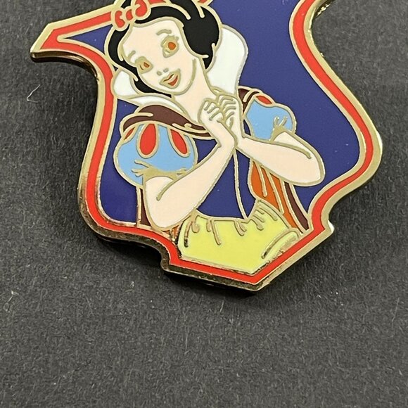 Disney Snow White Trading Pin Princess Crest Shield Lapel Pin Brooch Jewelry Pin - Picture 6 of 10
